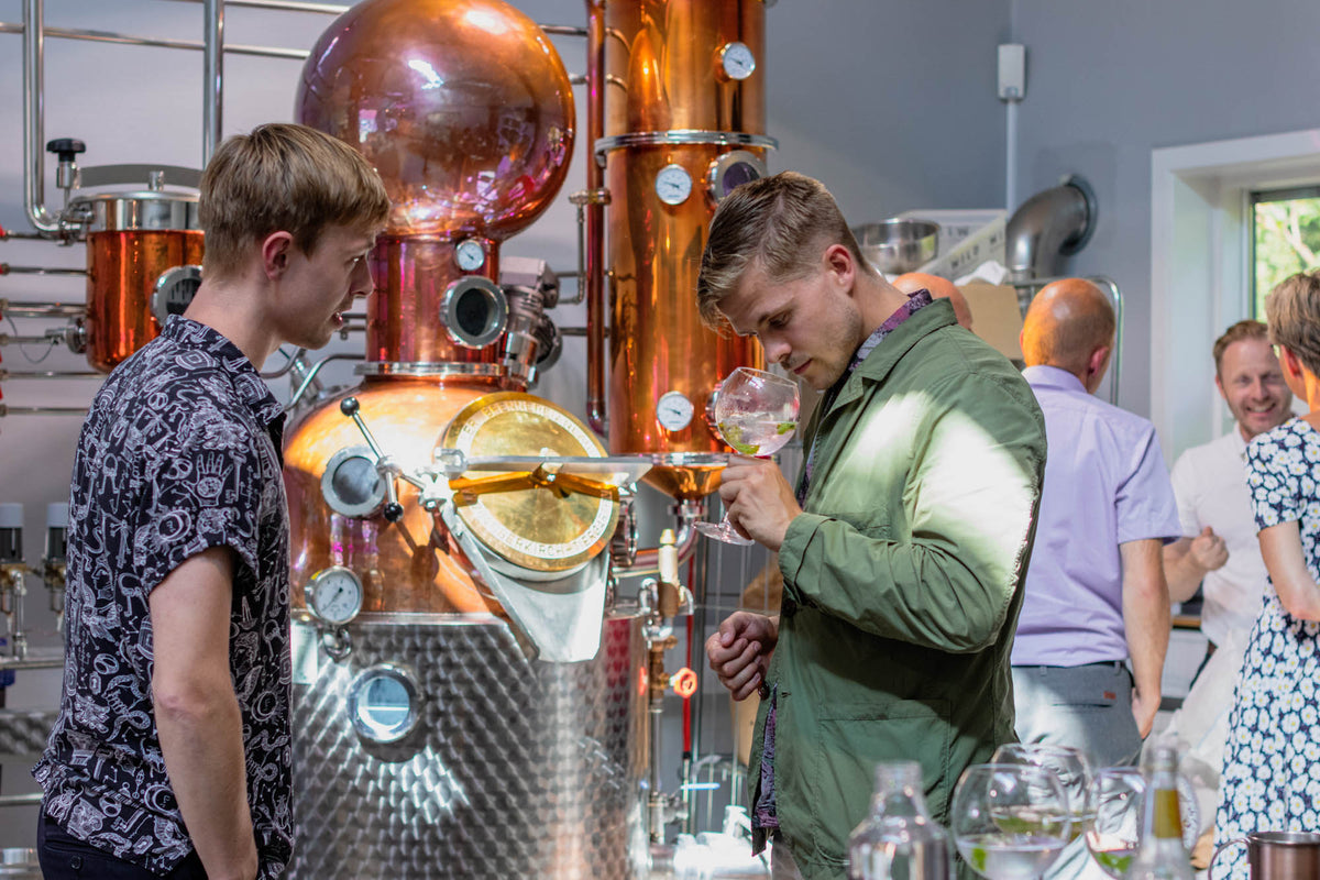 Ginsmagning hos Wild Distillery Bornholm